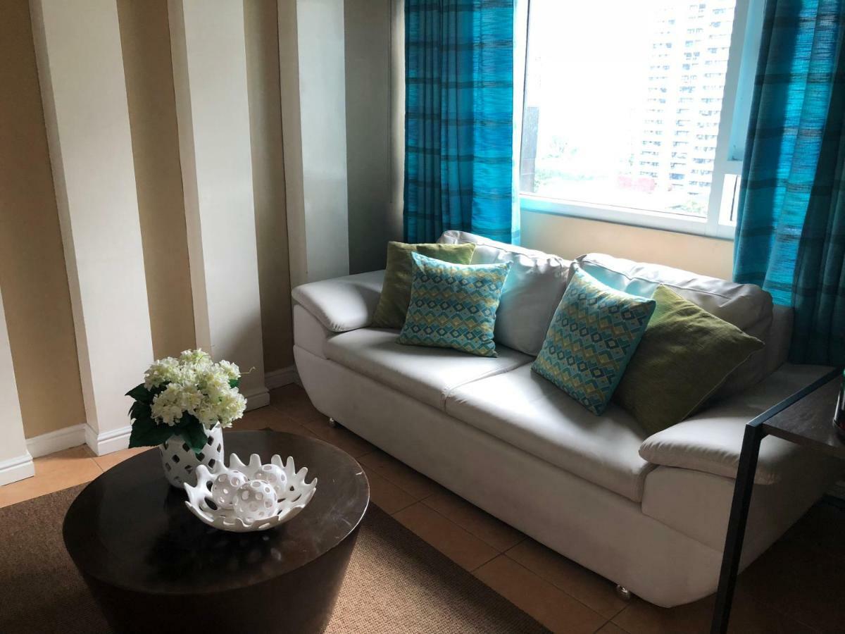 Loft Condo Beside Shangri-La Fort 马尼拉 外观 照片